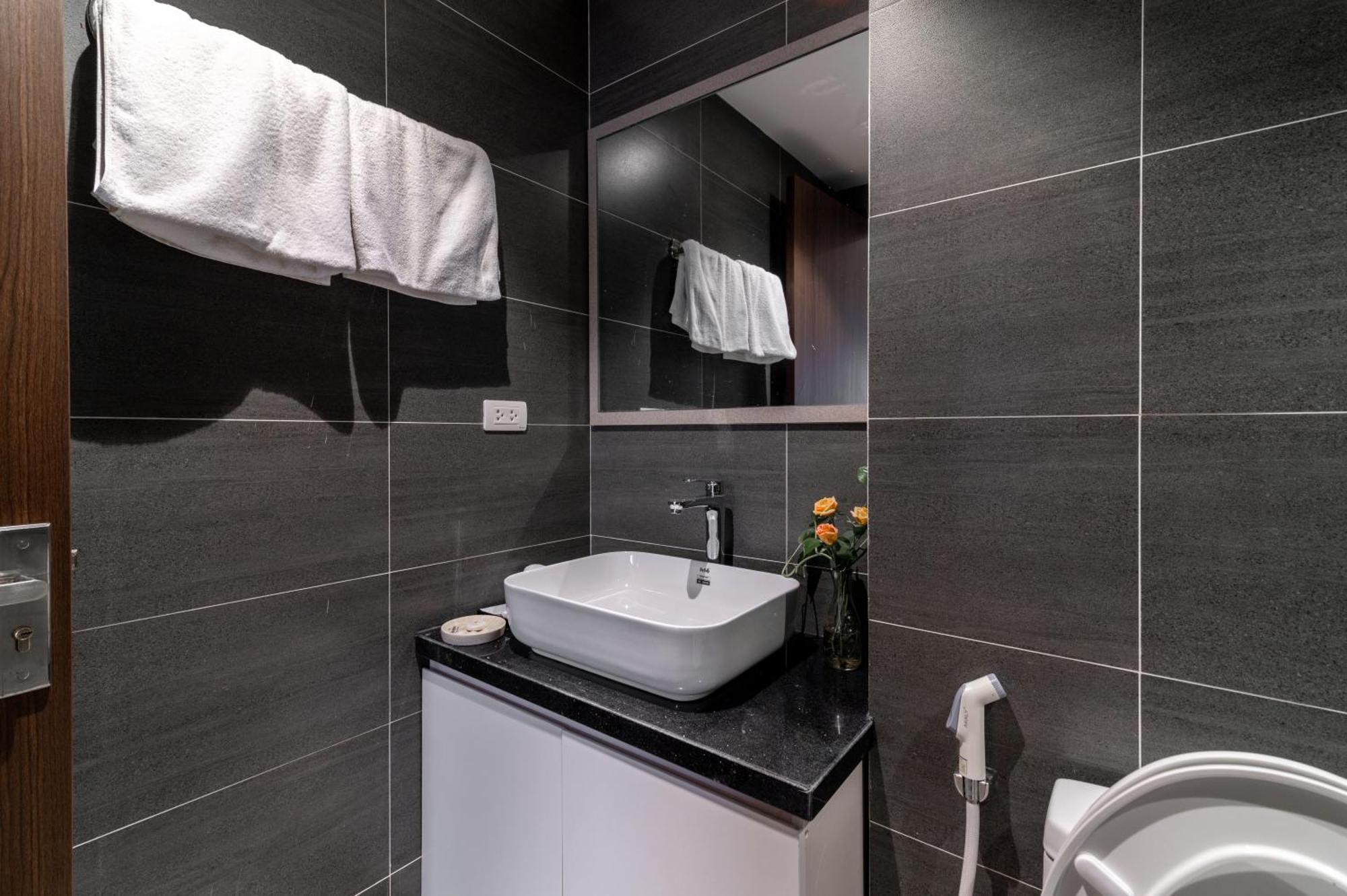 Luxe Paradise Suites Hotel To Ngoc Van Hanoi Luaran gambar