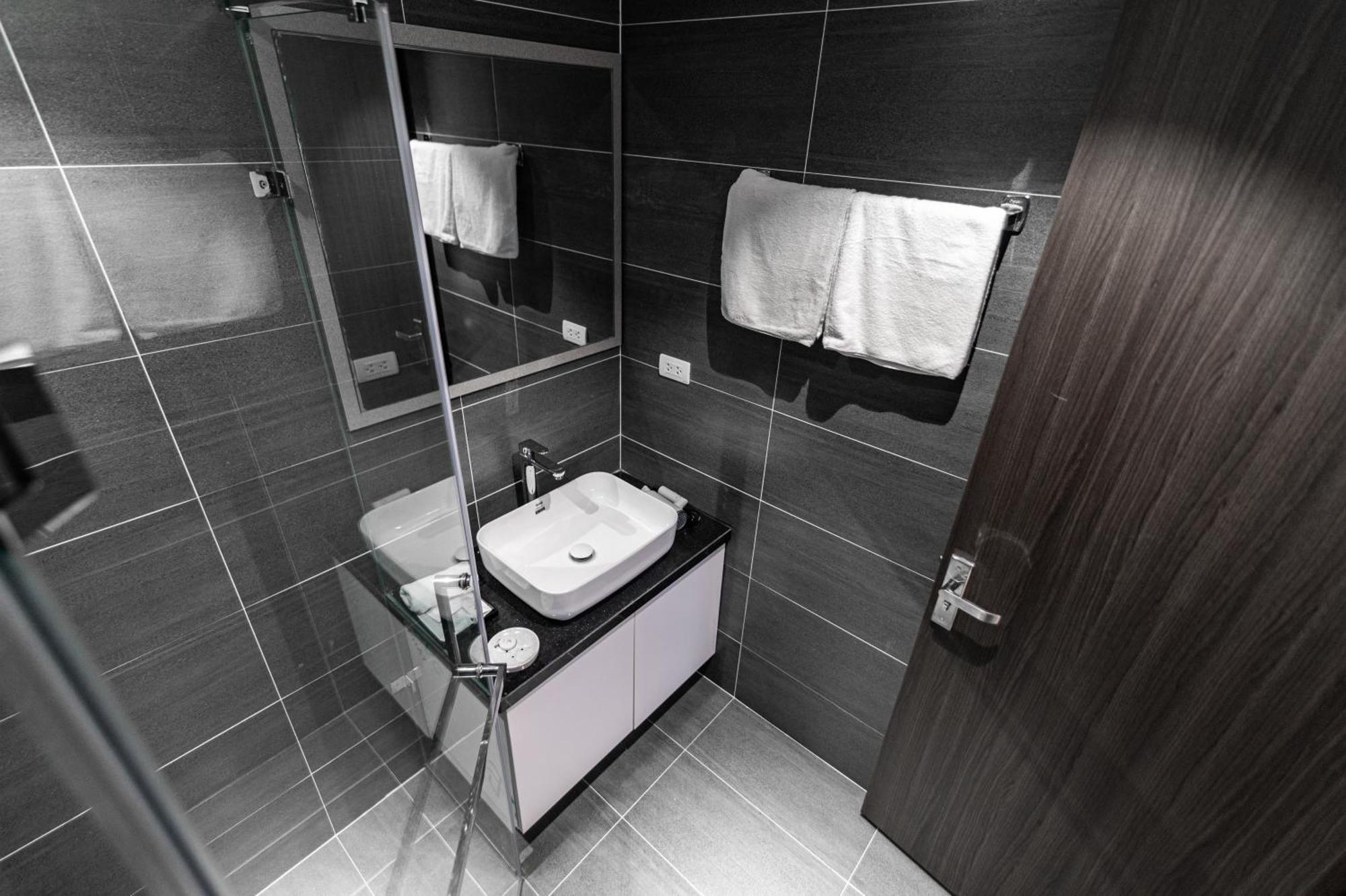 Luxe Paradise Suites Hotel To Ngoc Van Hanoi Luaran gambar